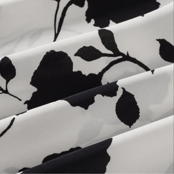 #22 1 Left! White & Black Floral V-Neck Top - Picture 5 of 11